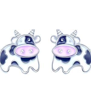 🐮NWT CUTE COW STUD EARRINGS🐮